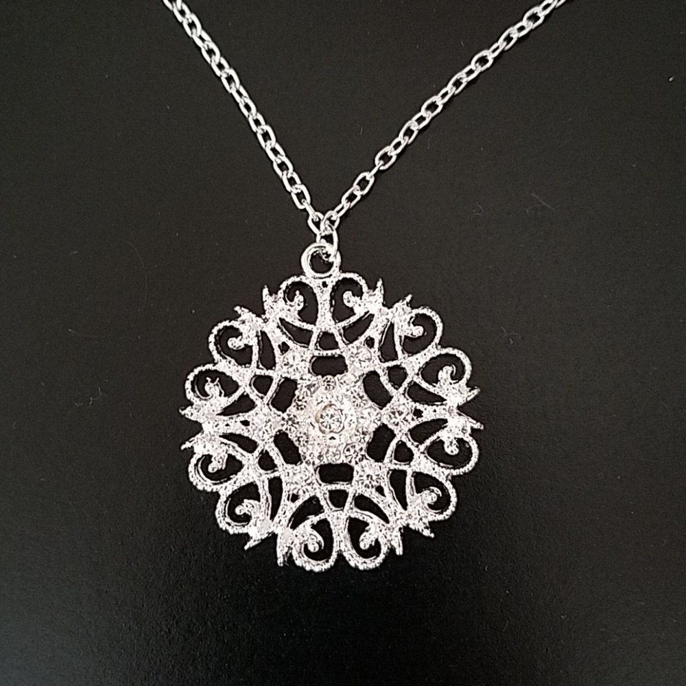 Long pendant necklace - Picture 6 of 7